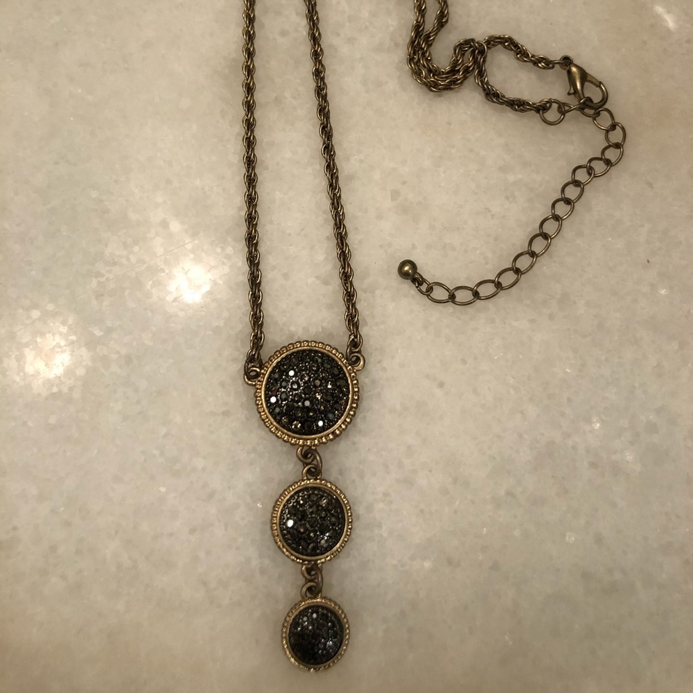 Gorgeous Gold Necklace with Classy Gray Stones